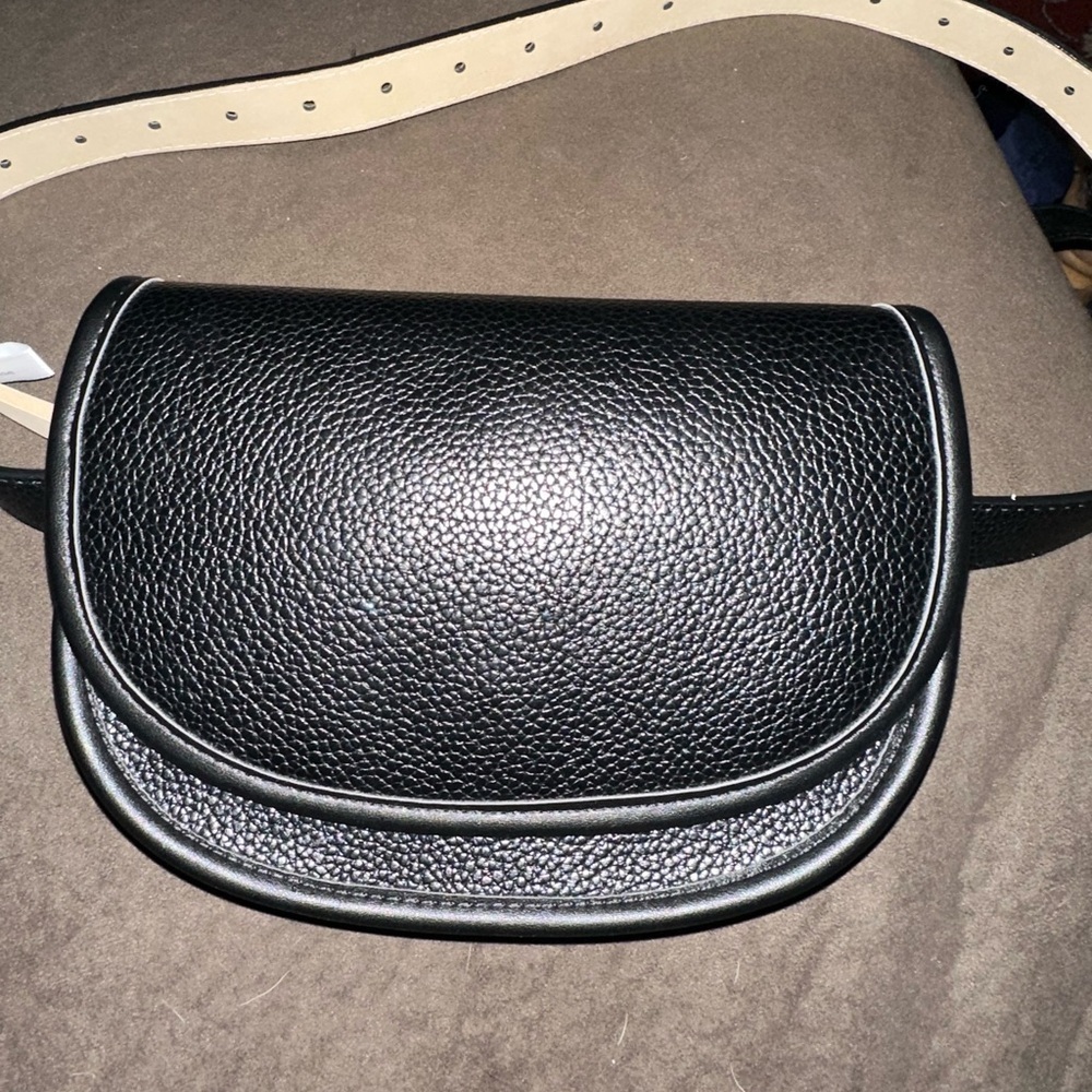 DILLARDS - Fanny pack NWOT